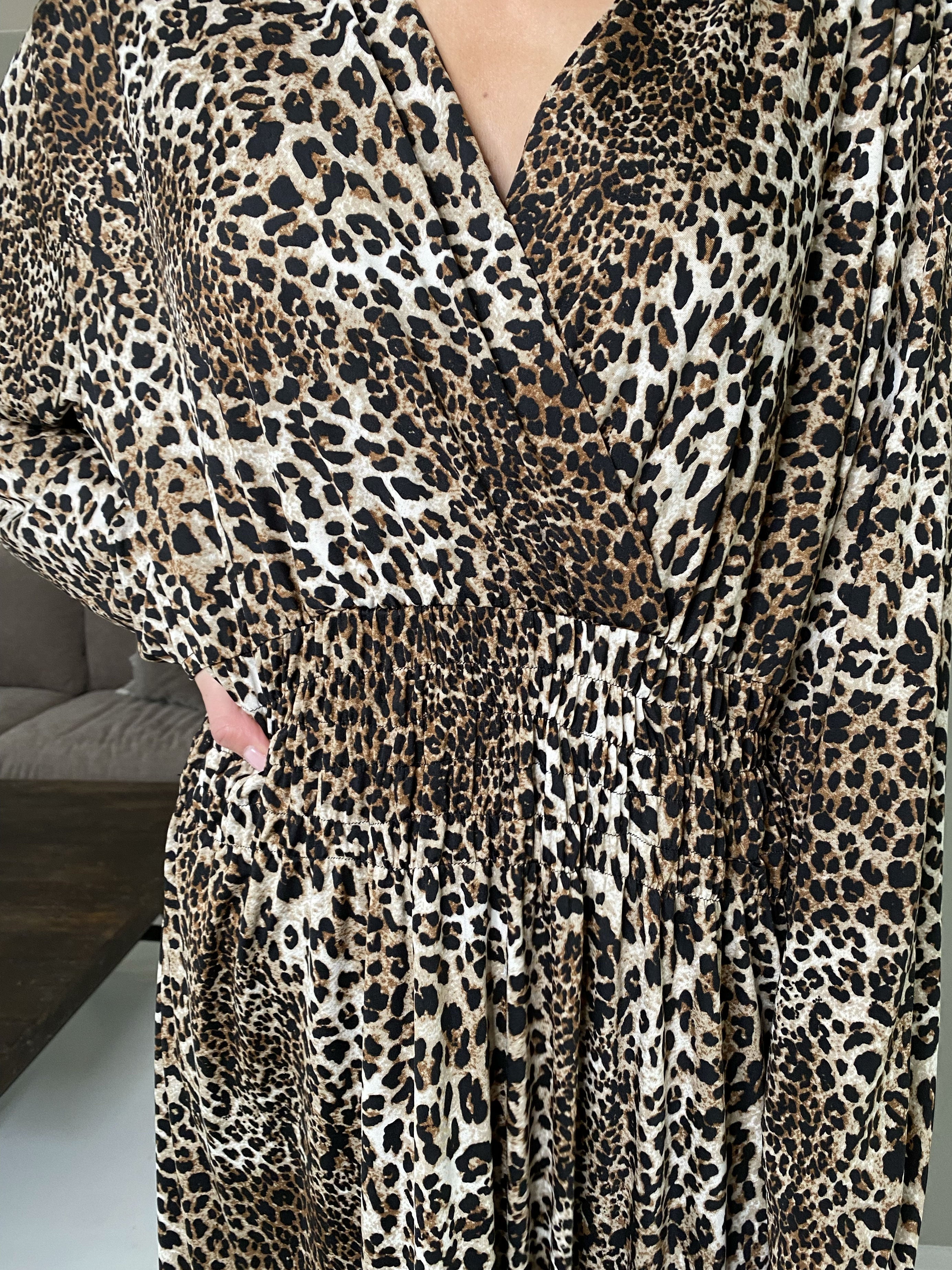 Pams Long Sleeve - Lång stretchig klänning i rynkfritt tyg i stora storlekar